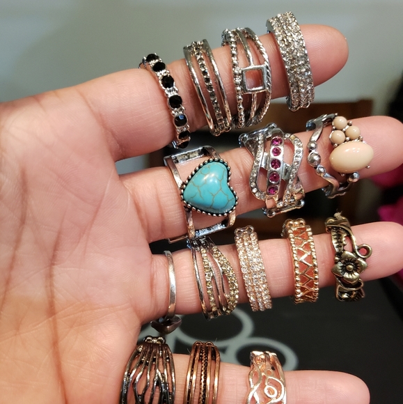 Paparazzi silver 3 row rhinestone ring - Picture 5 of 8